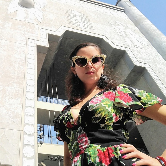 Meet your Posher, Tanya - Picture 1 of 8